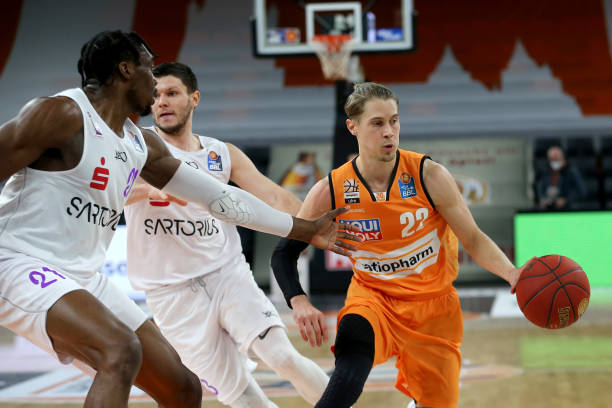 詹姆斯在控 詹姆斯在控