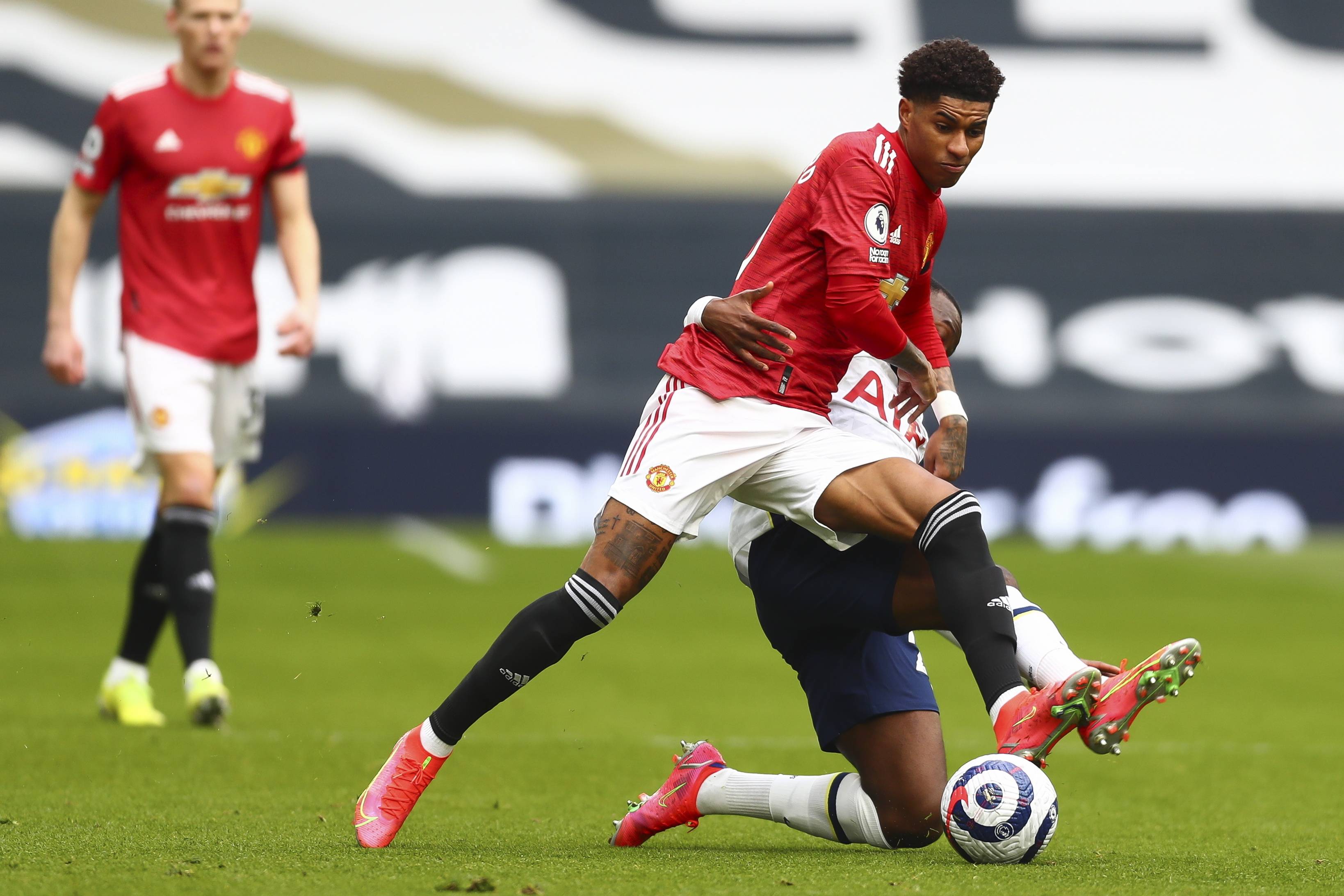 投入巨资签 投入巨资签