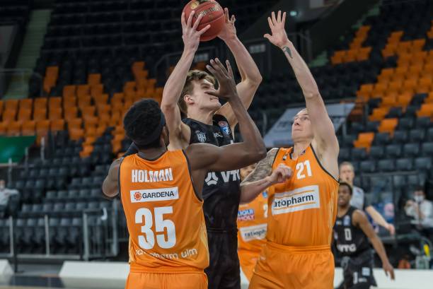 教练组在B 教练组在B